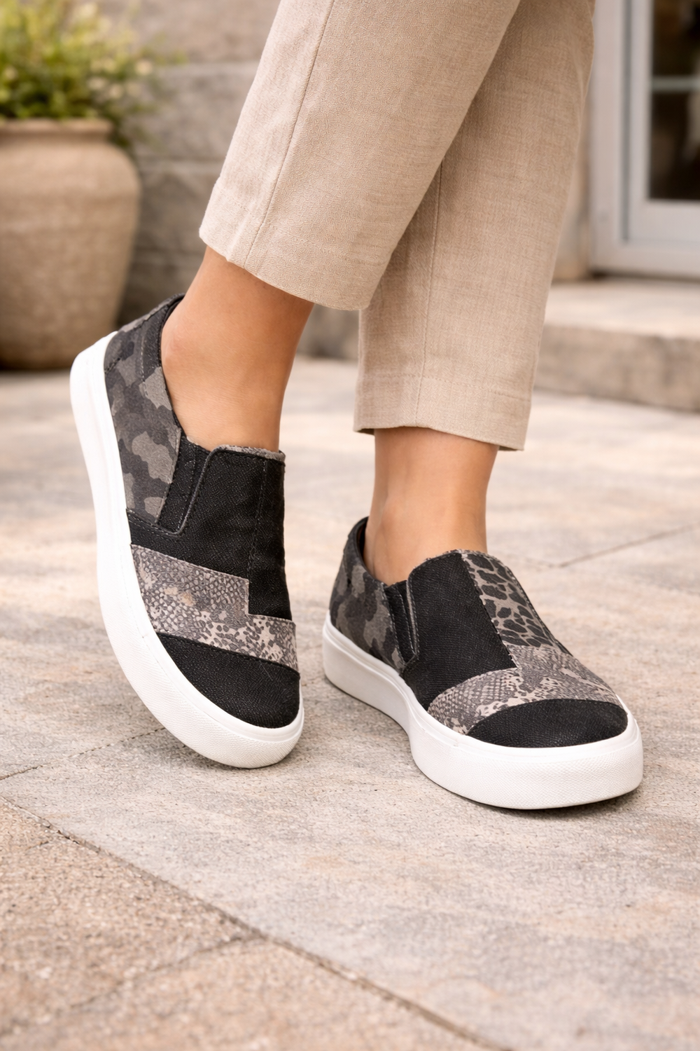 Womens Pain-Relieving Flat Slip-Ons Shoes