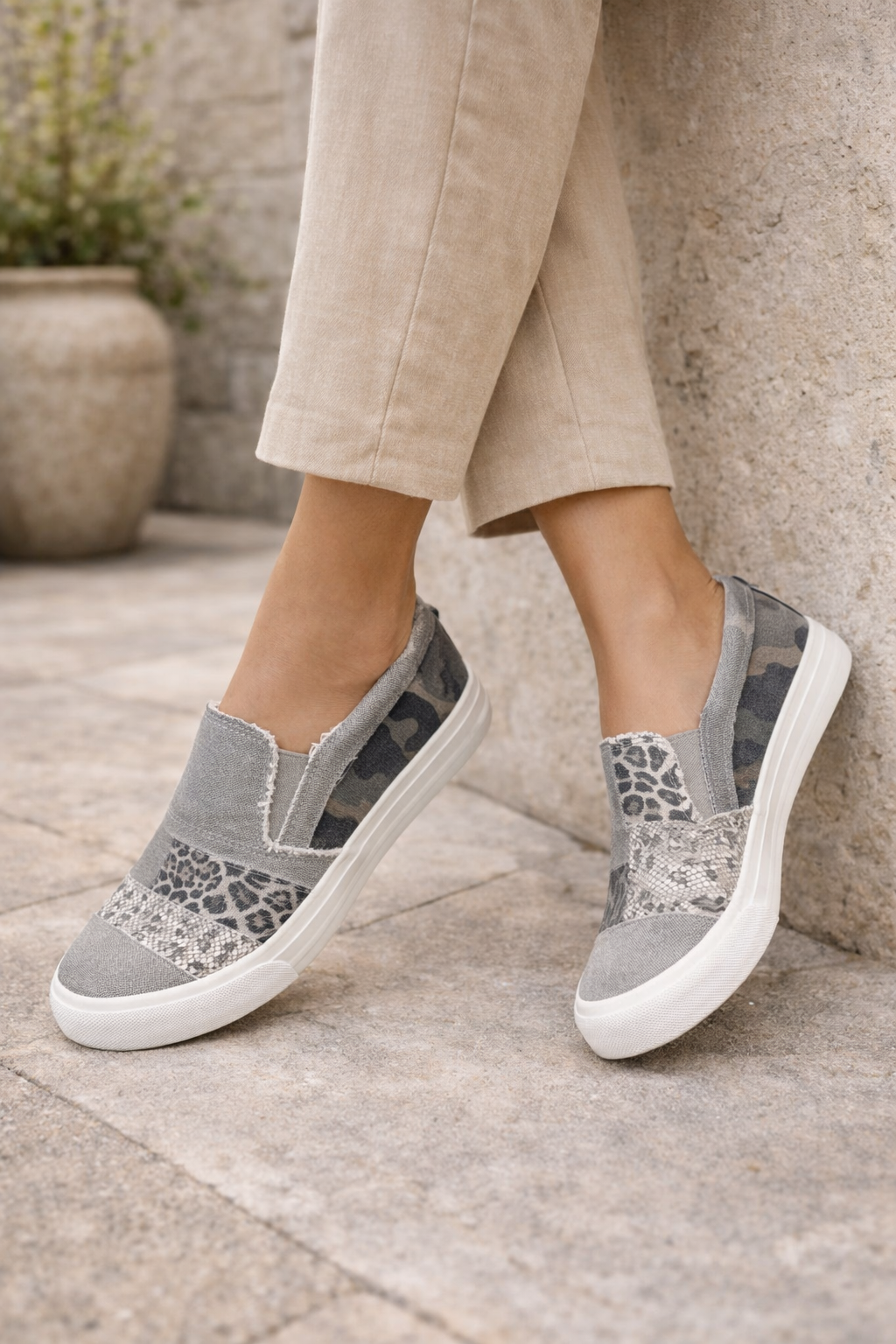Womens Pain-Relieving Flat Slip-Ons Shoes