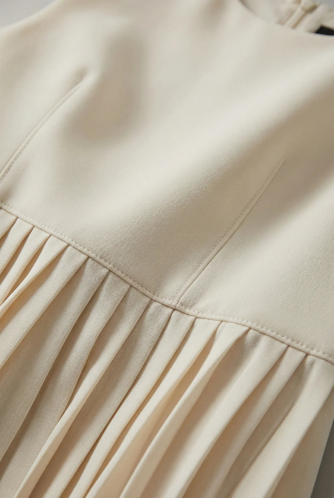 Sleeveless Pleated Maxi Dress with Flowing Skirt